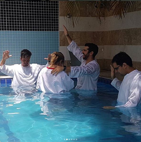 APRESENTADOR PAROU DE TRANSAR E SE MASTURBAR APÓS CONVERSÃO…