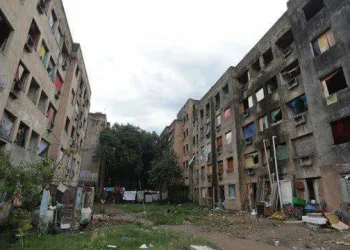 400 FAMILIAS VIVEM EM PRÉDIO ABANDONADO EM CAMPO GRANDE!! RISCO DE CAIR….