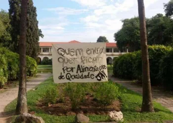 DENUNCIA!!! COMIDA ESTRAGADA PARA OS ALUNOS DA RURAL!!