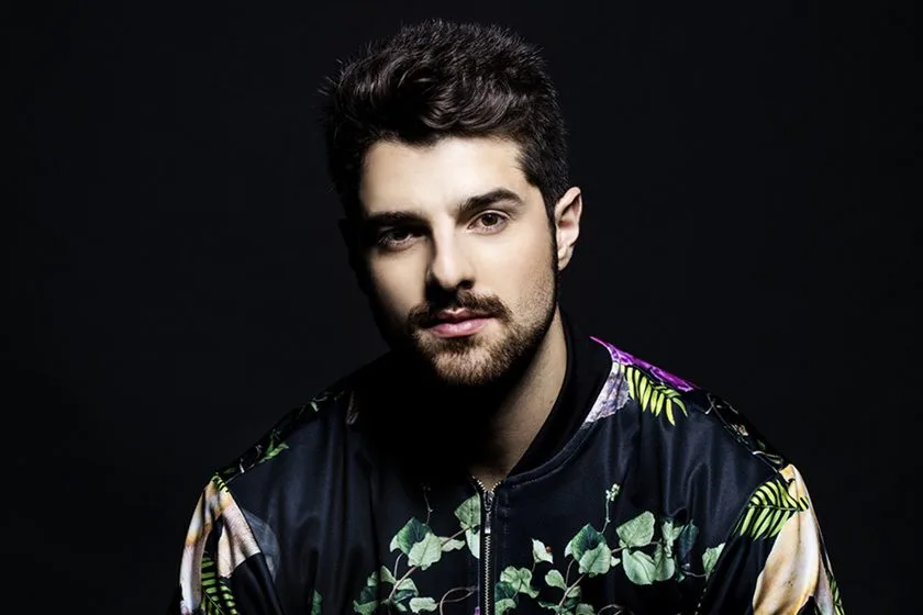 Avião que transportava DJ famoso sai da pista durante decolagem!!