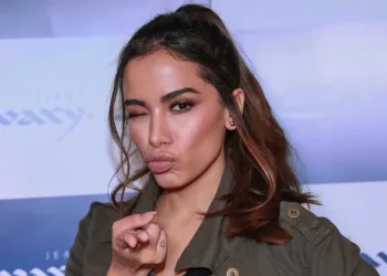 TRETA NA MUSICA!!! ANITTA X VANESSA CAMARGO!!