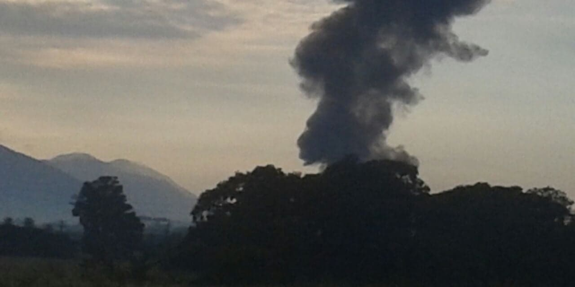 AVIÃO DA FAB CAI EM BAIRRO DA ZONA OESTE!!!( FOTOS)