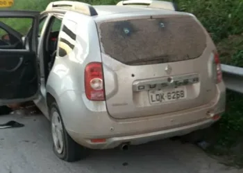 PRF DÁ ORDEM DE PARADA E BANDIDOS NÃO OBDECEM E 4 BANDIDOS MORRERAM NO RJ…. (IMAGENS FORTES)