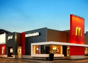 Greve dos caminhoneiros deixa McDonald’s sem sanduíches no RJ!!