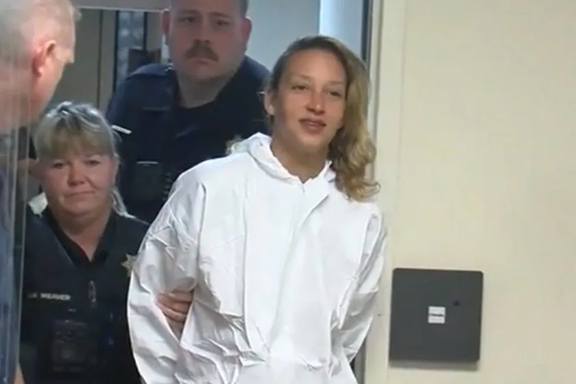Mãe é presa após dar mais de 50 facadas na filha de 11 anos
