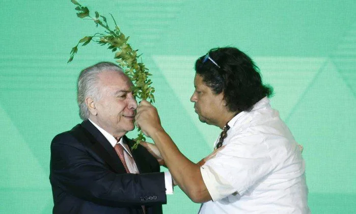 Pai de santo que benzeu Temer vira assessor da prefeitura do Rio