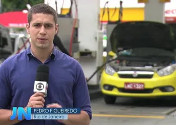 Repórter da Globo se casa com namorado e recebe declaração do amado(fotos)