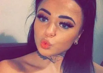 Jovem esfaqueada se recusa a ser atendida por médico!!! Motivo? é negro…