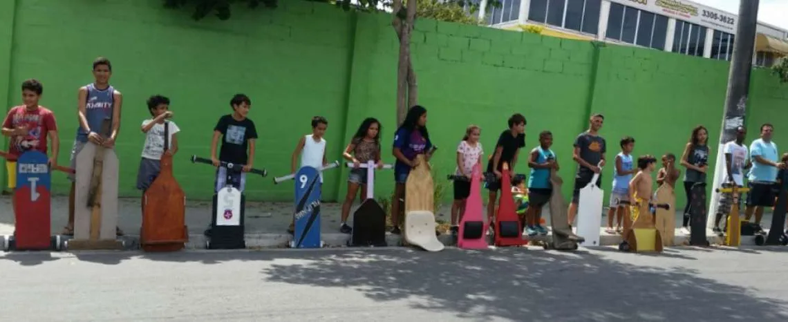 Viva a infância!!! Carrinhos de rolimã voltam a fazer sucesso nas ruas do Rio