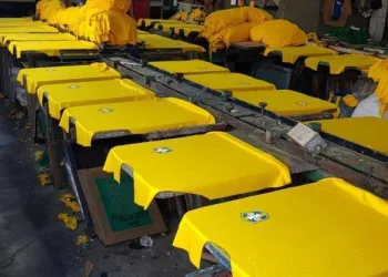 Polícia fecha fábrica de camisas piratas da seleção brasileira!!!