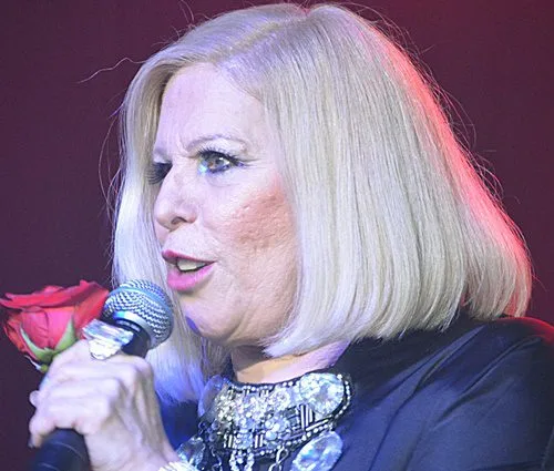 Cantora Veterana é internada para tratar dependência química e depressão