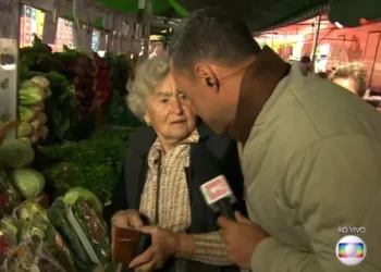 Idosa ignora repórter ao vivo no Mais Você e internet se diverte