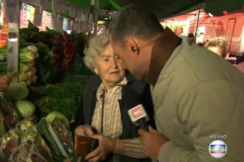 Idosa ignora repórter ao vivo no Mais Você e internet se diverte