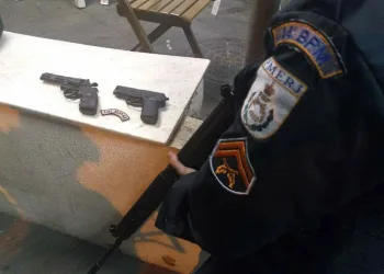 POLICIA EVITA ARRASTÃO EM BAIRRO NA ZONA OESTE!!! BANDIDOS PRESOS(FOTOS)