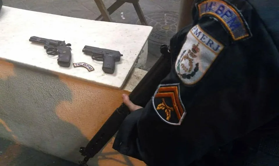 POLICIA EVITA ARRASTÃO EM BAIRRO NA ZONA OESTE!!! BANDIDOS PRESOS(FOTOS)