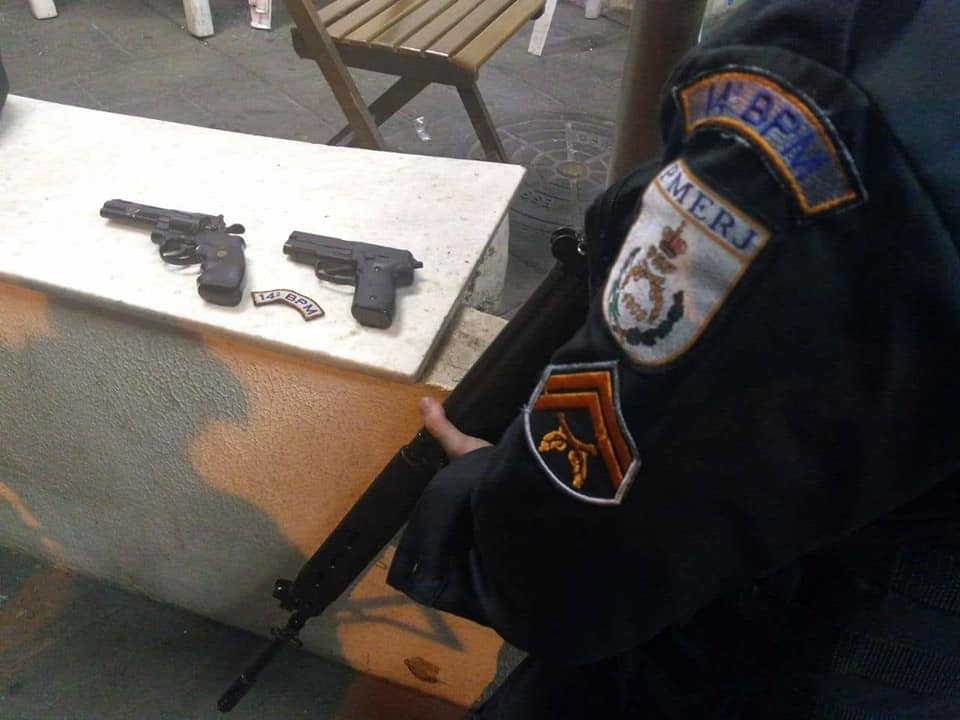 POLICIA EVITA ARRASTÃO EM BAIRRO NA ZONA OESTE!!! BANDIDOS PRESOS(FOTOS)