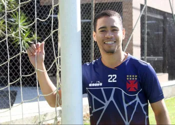 Yago Pikachu renova contrato com o Vasco por mais três temporadas