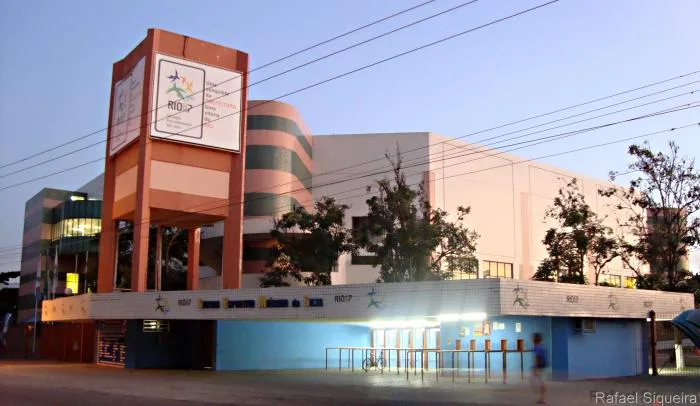 CENTRO ESPORTIVO EM CAMPO GRANDE SEM LUZ!! MOTIVO? PREFEITURA NÃO PAGOU A LIGHT…VERGONHA!!