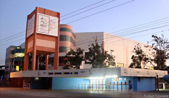 CENTRO ESPORTIVO EM CAMPO GRANDE SEM LUZ!! MOTIVO? PREFEITURA NÃO PAGOU A LIGHT…VERGONHA!!