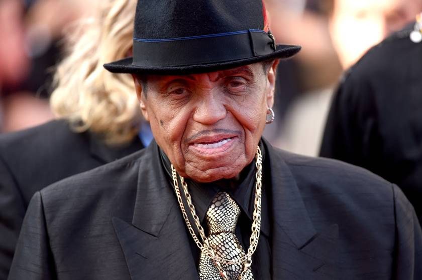 Pai de Michael Jackson, Joe Jackson, morre aos 89 anos