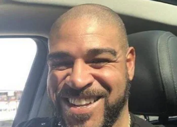 Adriano Imperador posta foto no Instagram e leva bronca do Detran