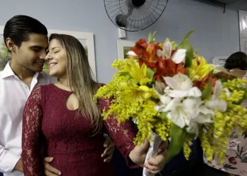 Casal escolhe esperar casamento para ter a primeira vez e afirma: “é como antigamente, vale a pena”