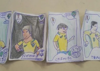 Sem dinheiro, menino pinta as próprias figurinhas da Copa do Mundo