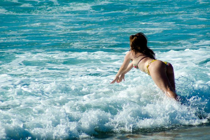 GOSTA DE TOMAR BANHO DE MAR?  ELE CURA 16 DOENÇAS!!! VEJAM QUAIS…