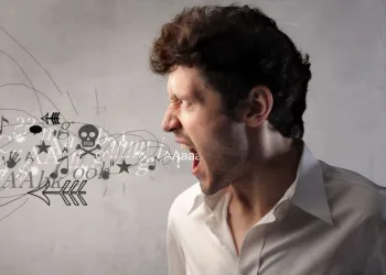 Pessoas que falam palavrão são mais felizes, íntegras e têm QI mais alto, sugerem estudos