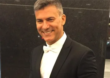 ATOR SE DECLARA PARA O NAMORADO!! 8 ANOS DE AMOR…