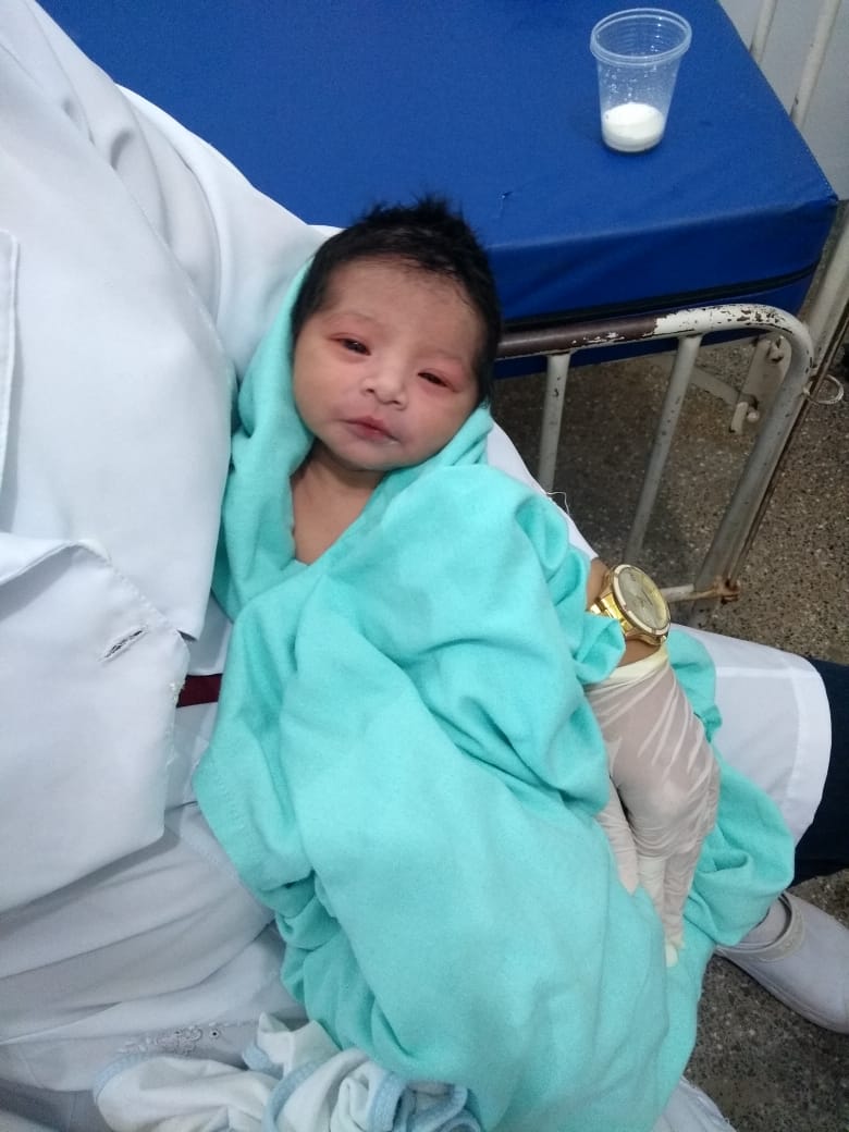 Policiais salvam bebê enterrada viva por avó indígena!!