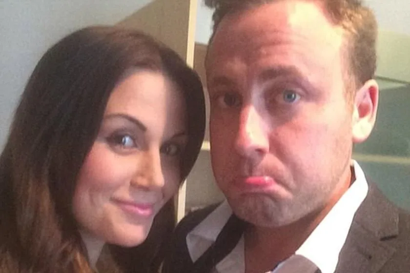 Mulher briga com marido, o expulsa da cama e ele morre no sofá