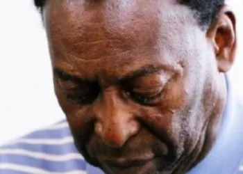 Após rejeitar filha no leito de morte, Pelé mal pode andar