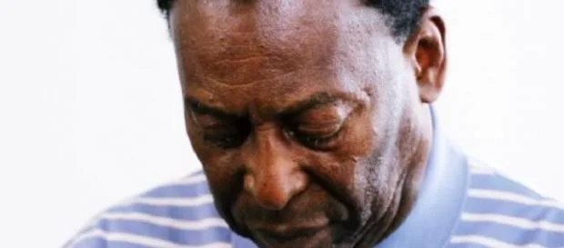Após rejeitar filha no leito de morte, Pelé mal pode andar