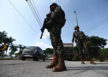Forças de segurança fazem operação em quatro comunidades do Rio!!