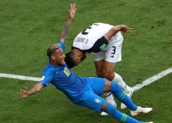 cada tombo de Neymar vale uma rodada de bebida grátis em Bar no RJ!!!