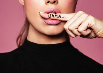 Cinco coisas que você deve evitar fazer/dizer durante o sexo