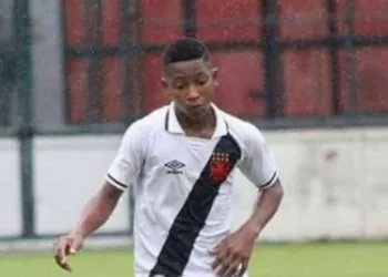 Jogador do Vasco descobre câncer e recebe incentivo do clube e do Flamengo