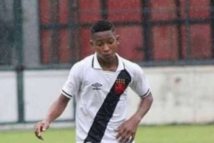 Jogador do Vasco descobre câncer e recebe incentivo do clube e do Flamengo