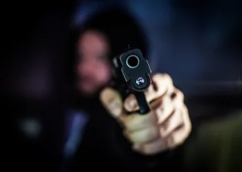 Após marcarem encontro na OLX, bandidos roubam carro de vendedor(