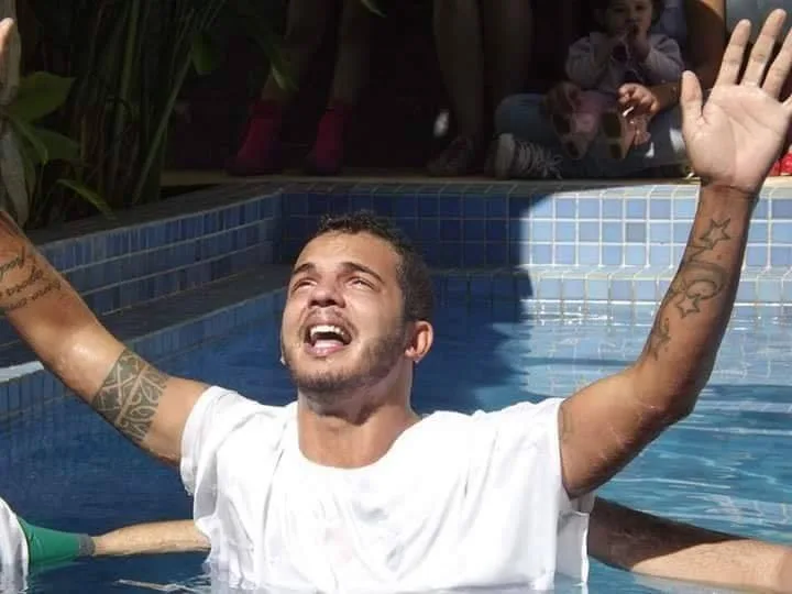 SOU UM EX GAY!! DEUS SALVOU A MINHA VIDA!!!(FOTOS)