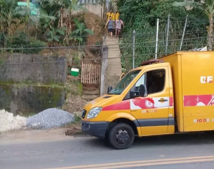 TRAGÉDIA EM MANGARATIBA!! 5 PESSOAS MORTAS EM CHACINA!! (FOTOS)