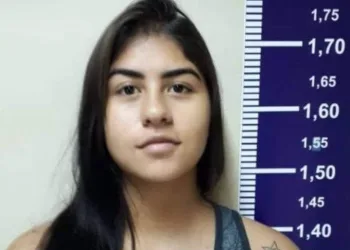 LINDA, ARTICULADA E TRAFICANTE….  A CASA CAIU PARA ELA.