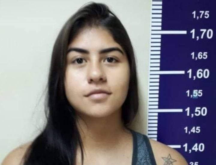 LINDA, ARTICULADA E TRAFICANTE….  A CASA CAIU PARA ELA.