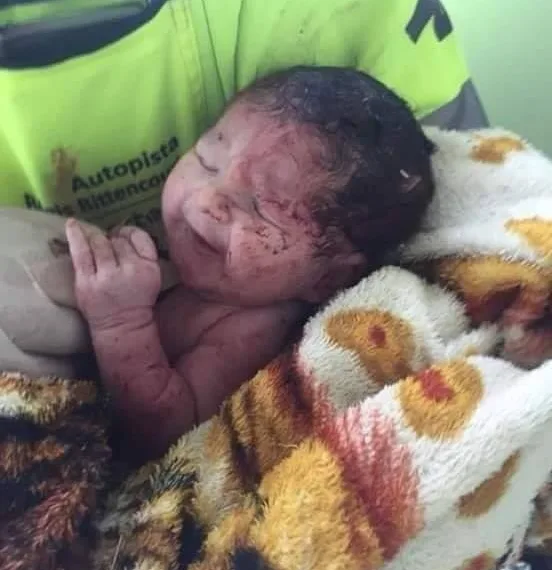 Bebê nasce após mãe ter barriga cortada em grave acidente de carro