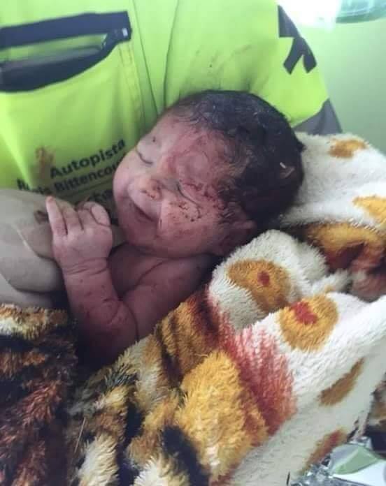 Bebê nasce após mãe ter barriga cortada em grave acidente de carro