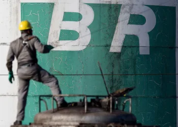 Gasolina atinge maior valor na refinaria desde greve dos caminhoneiros