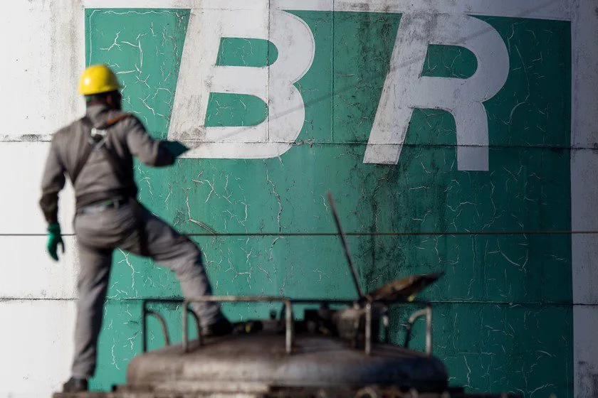 Gasolina atinge maior valor na refinaria desde greve dos caminhoneiros