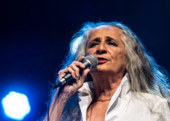 CANTORA É INTERNADA NO RJ!!