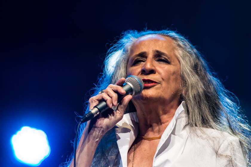 CANTORA É INTERNADA NO RJ!!